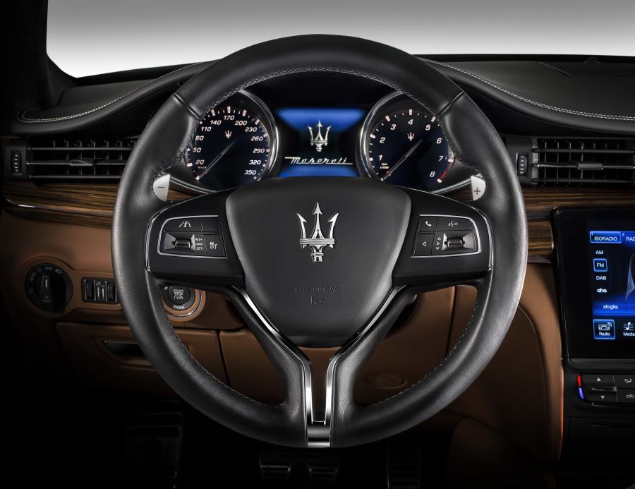 Панель приборов Maserati Quattroporte S Q4 GranLusso 2016 года  (фото 10 из 19)